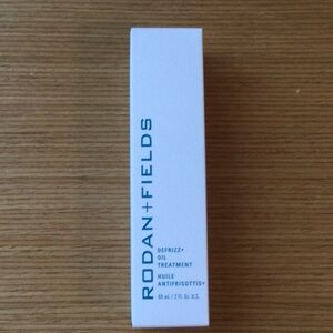 Rodin and Fields Defrizz+ Oil Treatment
2fl oz.